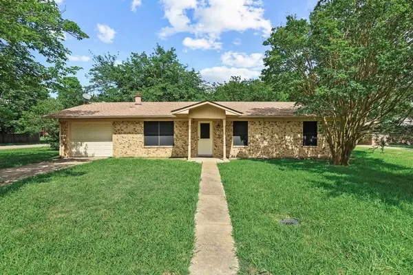 606 Hunter Street, Bonham, TX 75418