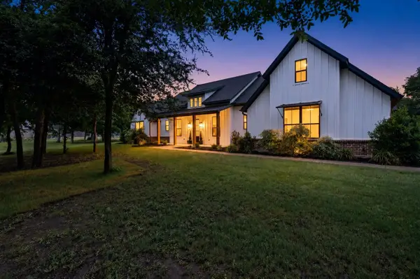 205 Deer Glade Court, Azle, TX 76020