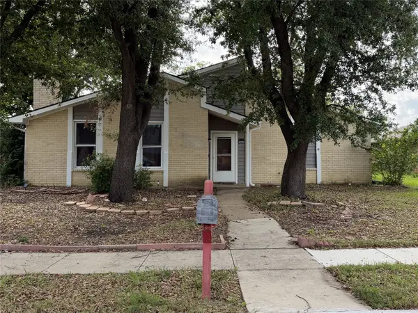 1882 Hillcrest Drive, Lewisville, TX 75077