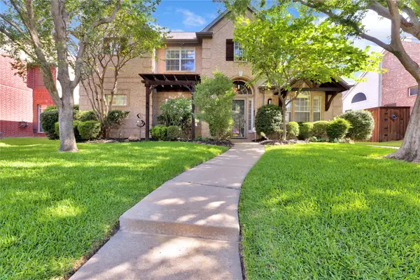 2511 Sir Tristram Lane, Lewisville, TX 75056