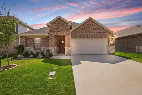 9352 Lone Maverick Drive, Fort Worth, TX 76036