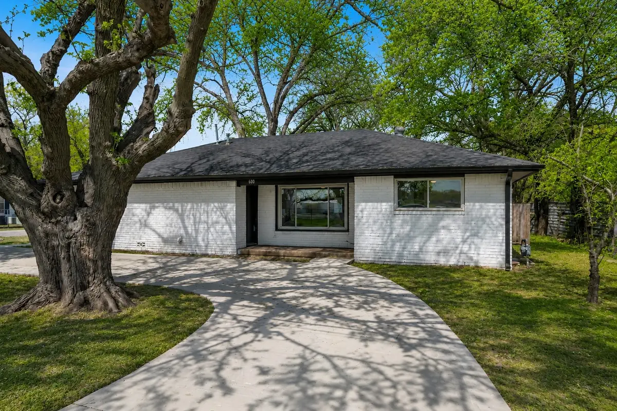 600 N Mill Street, Bowie, TX 76230 - #1