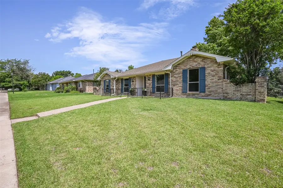 1913 Middle Glen Drive, Carrollton, TX 75007 - #2