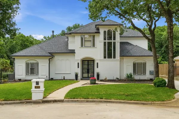 3636 Chateaux Lane, Hurst, TX 76054