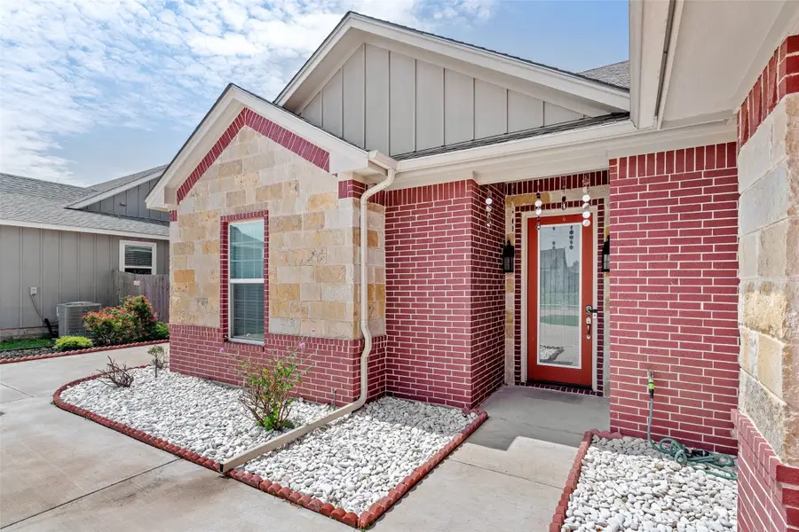 106 King Arthur Court, Glen Rose, TX 76043 - #2