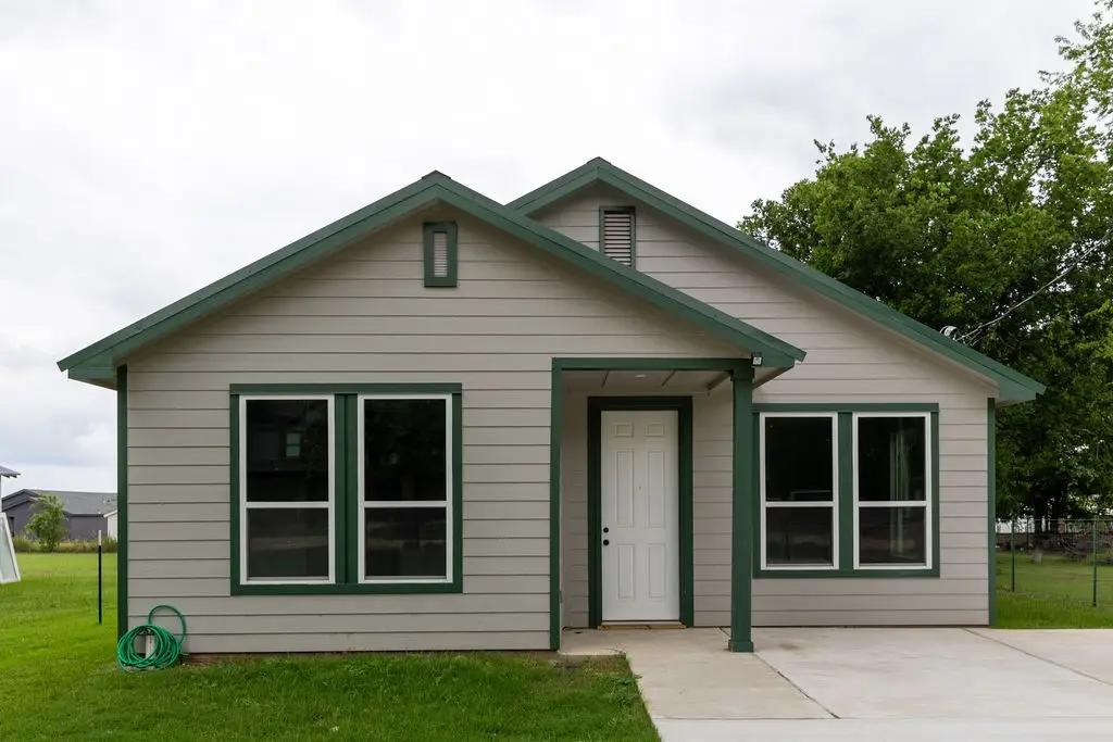 328 E Norway Street, Walnut Springs, TX 76690 - #1