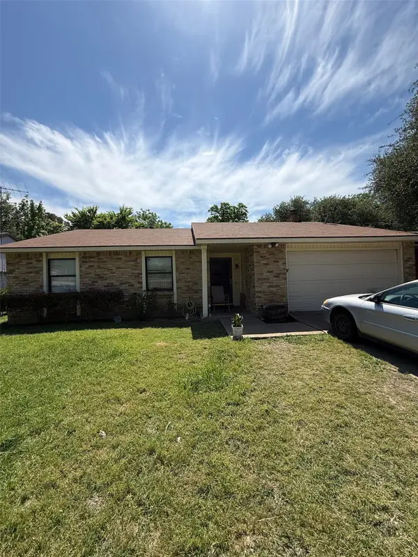 5725 Maiden Lane, Fort Worth, TX 76131