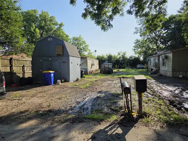 425 Barry Drive, Seagoville, TX 75159