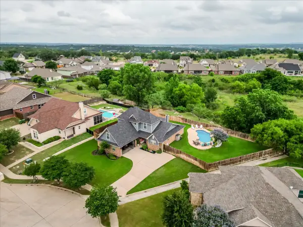 112 Camelot Street, Glen Rose, TX 76043