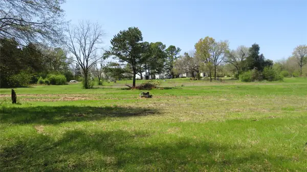 748 County Road 2070, Ravenna, TX 75476