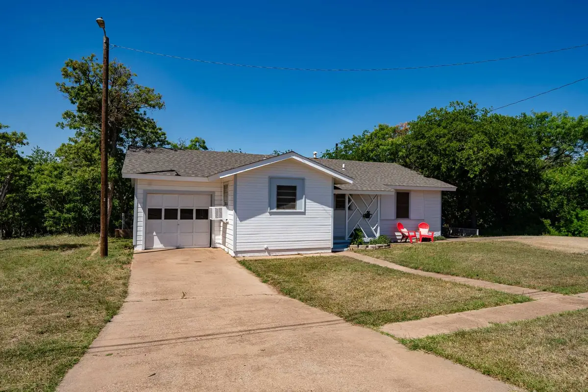 907 E Hamilton Street, Stamford, TX 79553 - #1