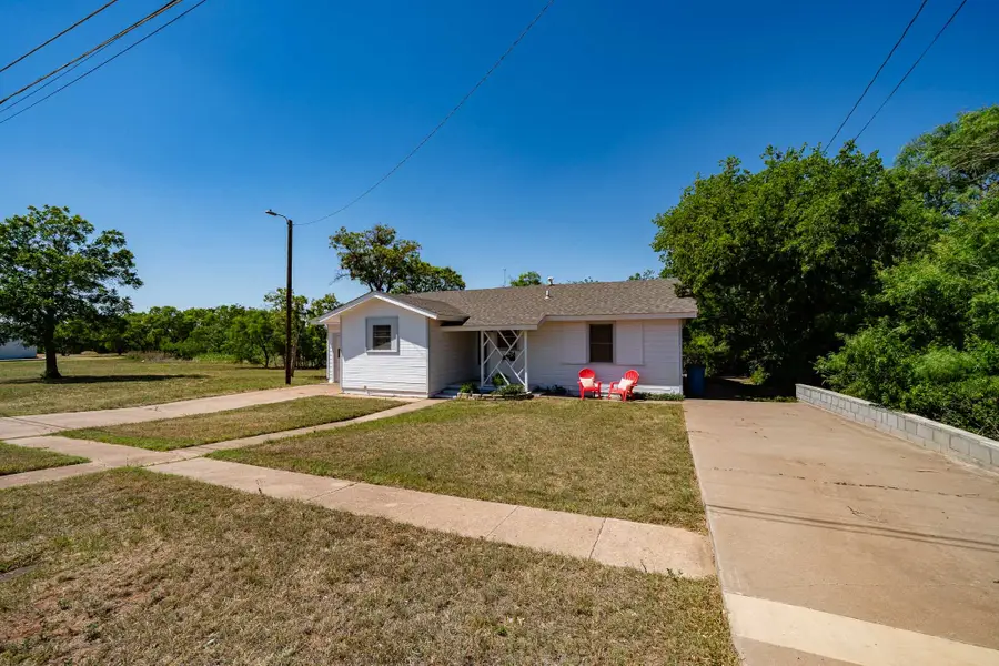 907 E Hamilton Street, Stamford, TX 79553 - #3