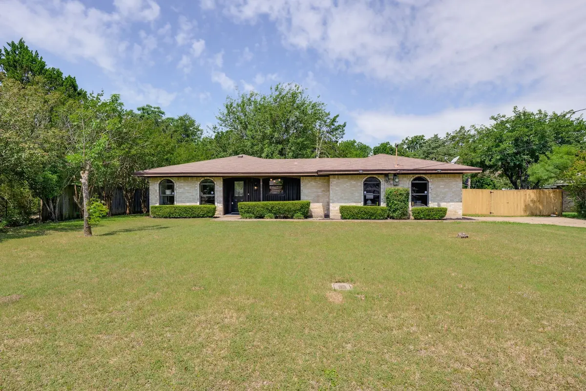 215 N Casa Grande Circle, Duncanville, TX 75116 - #1