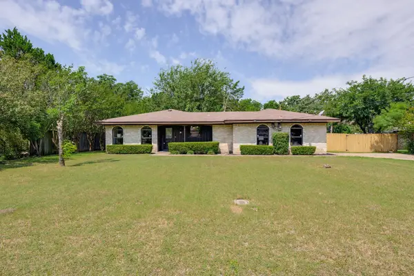 215 N Casa Grande Circle, Duncanville, TX 75116