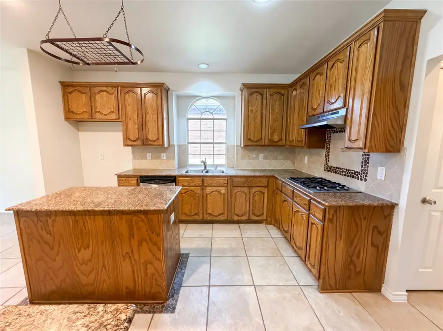 1126 Glencoe Drive, Glenn Heights, TX 75154 - #2