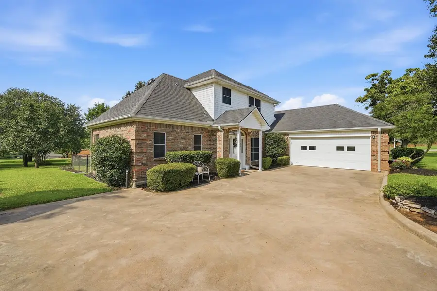 303 Kiowa Drive W, Lake Kiowa, TX 76240 - #3
