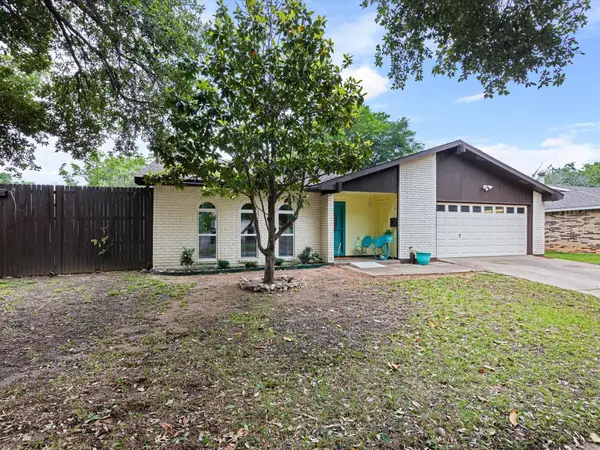 2604 Woodside Drive, Arlington, TX 76016