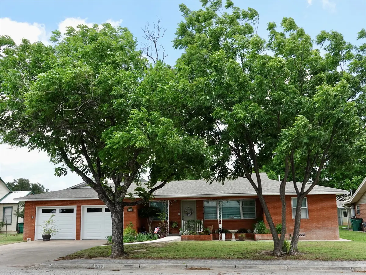 1410 Reynolds Street, Goldthwaite, TX 76844 - #1