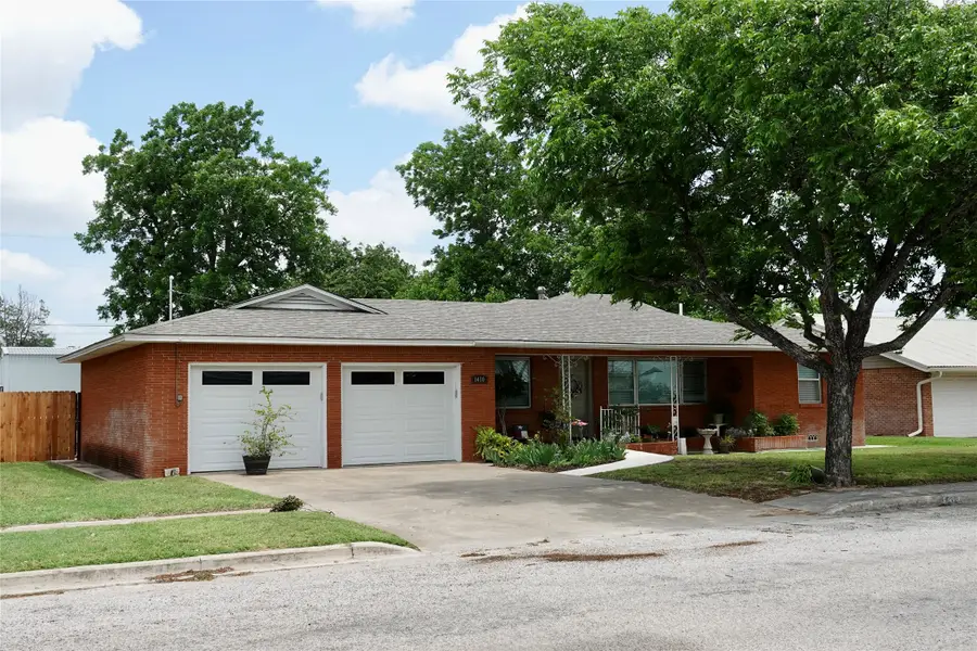 1410 Reynolds Street, Goldthwaite, TX 76844 - #2