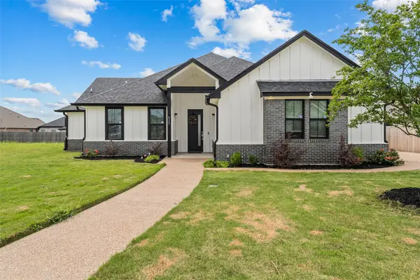 820 Forward Pass Drive, Hewitt, TX 76643