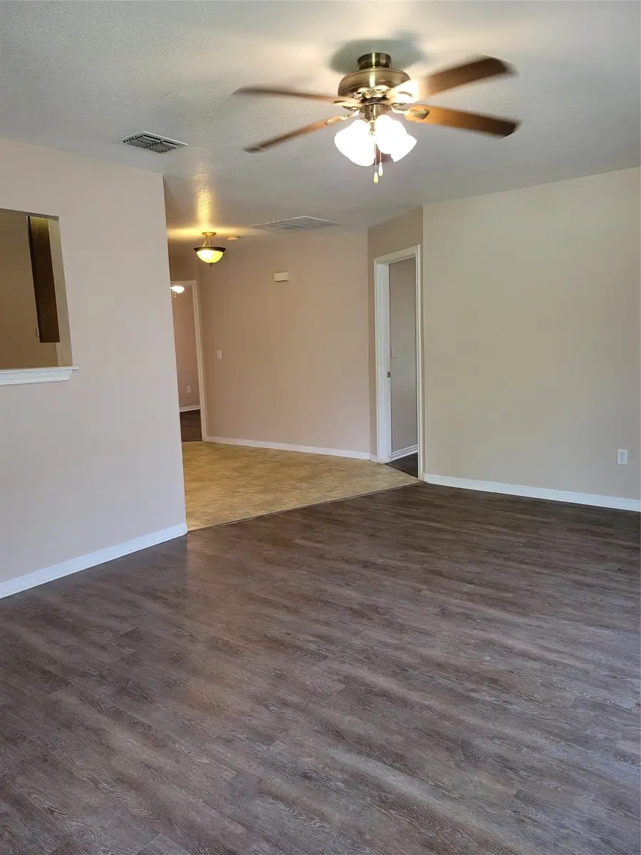 223-225 E Craven Avenue, Lacy Lakeview, TX 76705 - #3