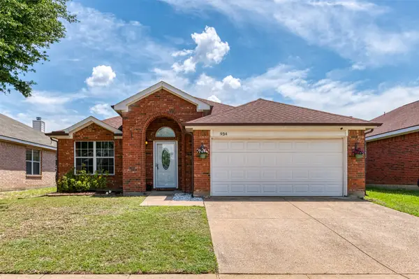 934 Plumeria Drive, Arlington, TX 76002