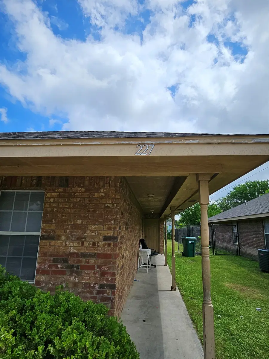 227-229 E Craven Avenue, Lacy Lakeview, TX 76705 - #2