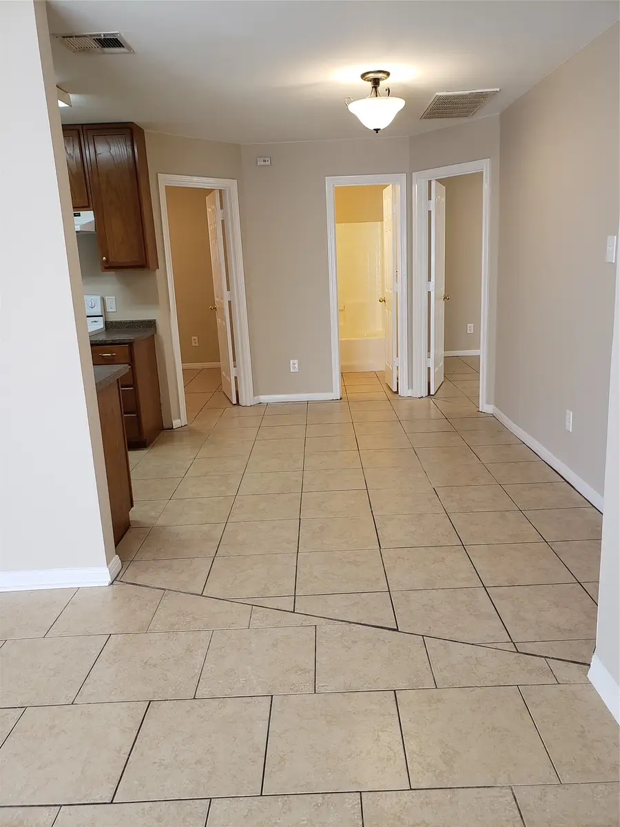 227-229 E Craven Avenue, Lacy Lakeview, TX 76705 - #3
