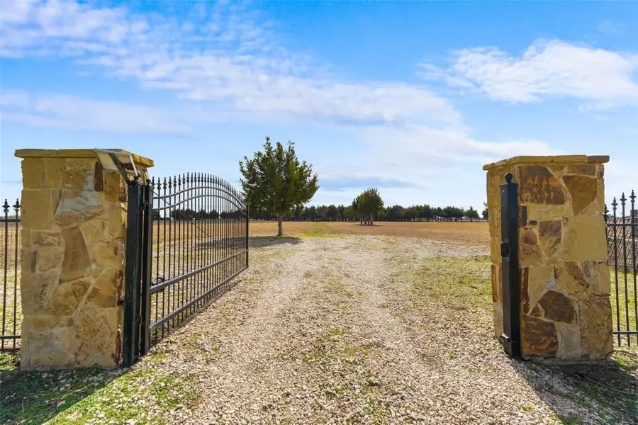 710 E Reindeer Road, Lancaster, TX 75146 - #2