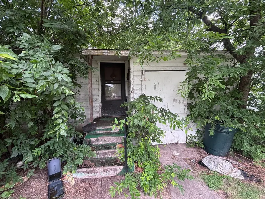 817 20th Street, Grand Prairie, TX 75050 - #2