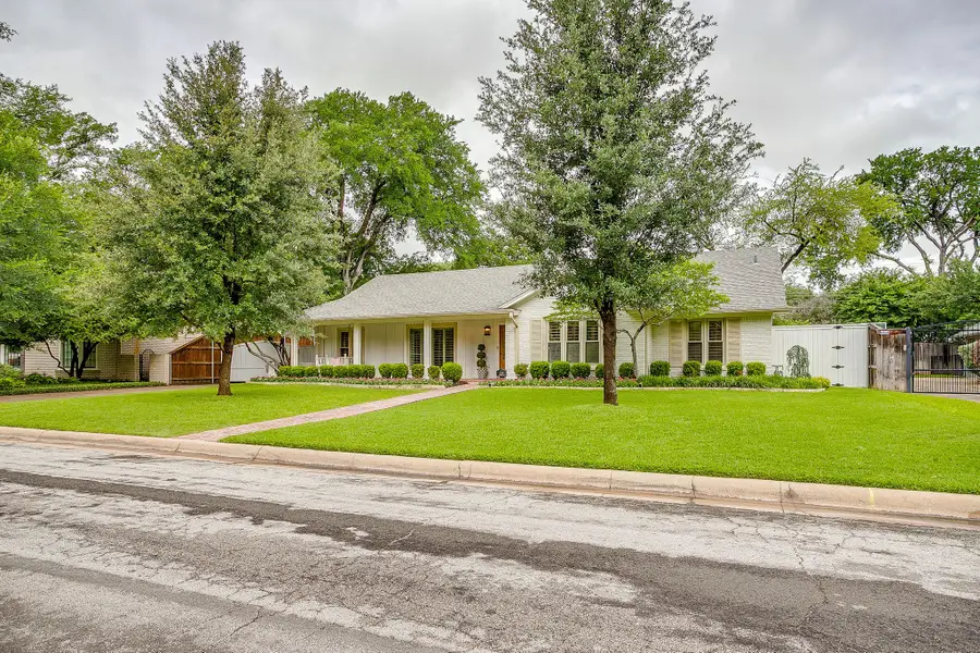 4208 Glenwood Drive, Fort Worth, TX 76109 - #3