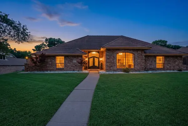 906 Greenbriar Lane, Duncanville, TX 75137