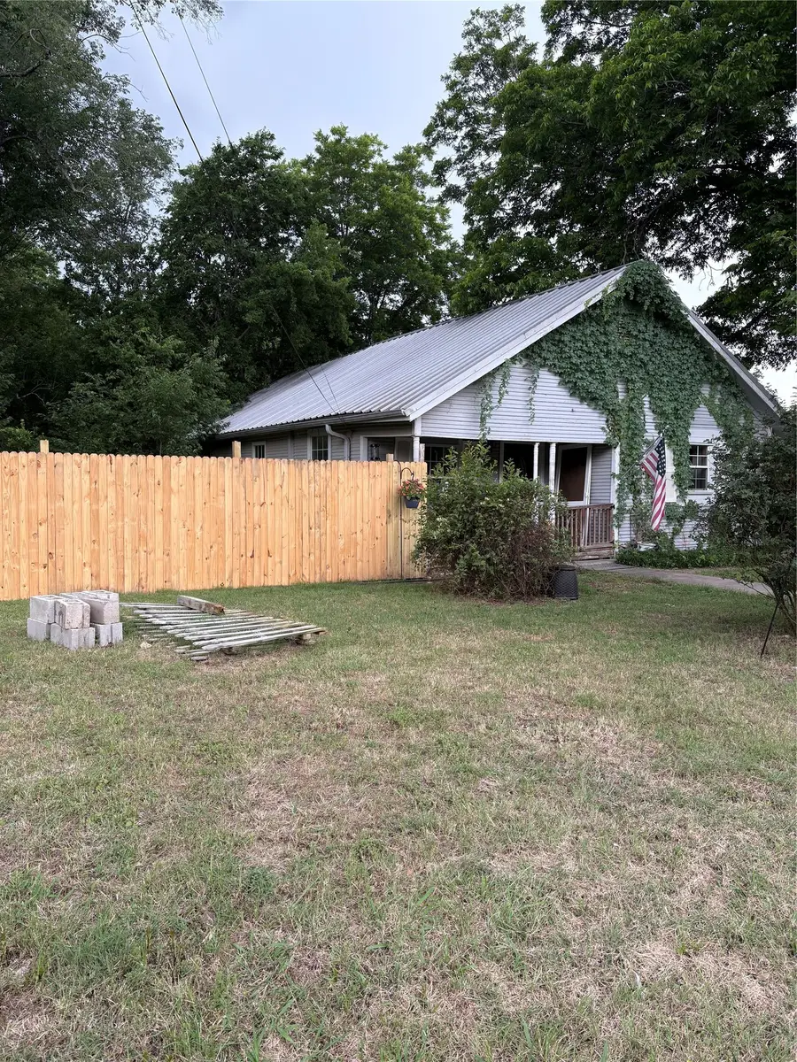 501 W Roosevelt Avenue, Whitney, TX 76692 - #2