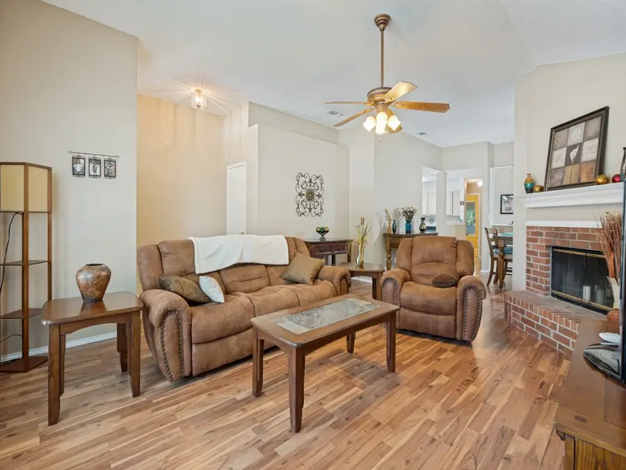629 Forest Oaks Drive, Grand Prairie, TX 75052 - #3