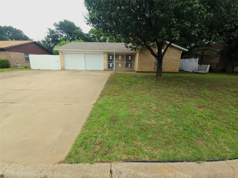 6421 Melinda Drive, Forest Hill, TX 76119 - #2