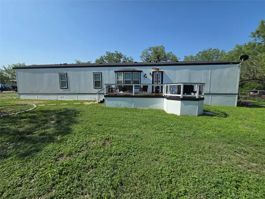 817 N Park Avenue, Karnes City, TX 78118 - #2