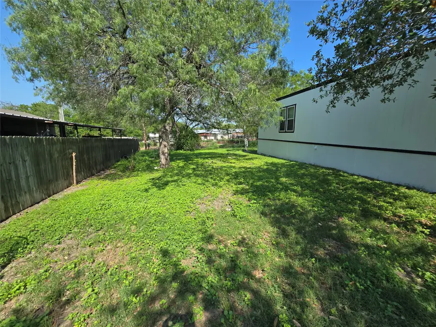 817 N Park Avenue, Karnes City, TX 78118 - #3