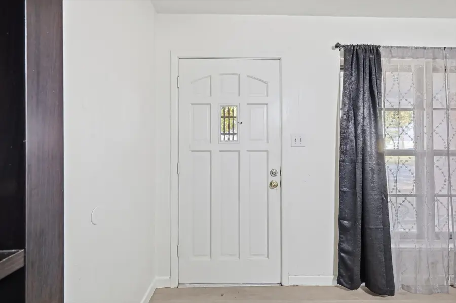 612 N 10th Street, Sanger, TX 76266 - #2