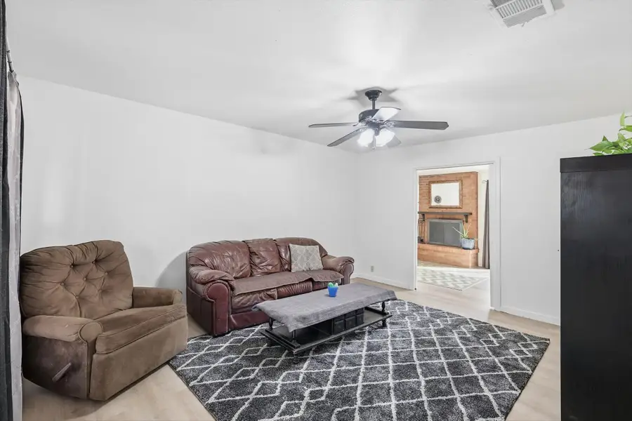 612 N 10th Street, Sanger, TX 76266 - #3