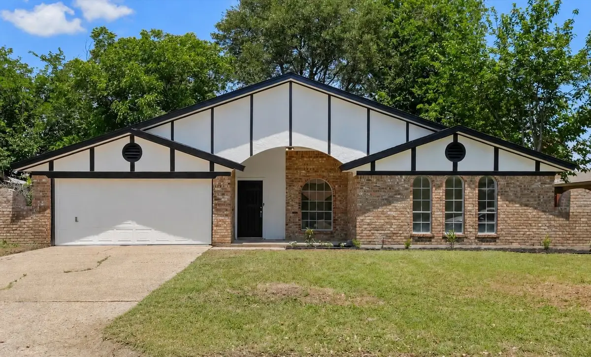 2004 Pebblecreek Drive, Cleburne, TX 76033 - #1