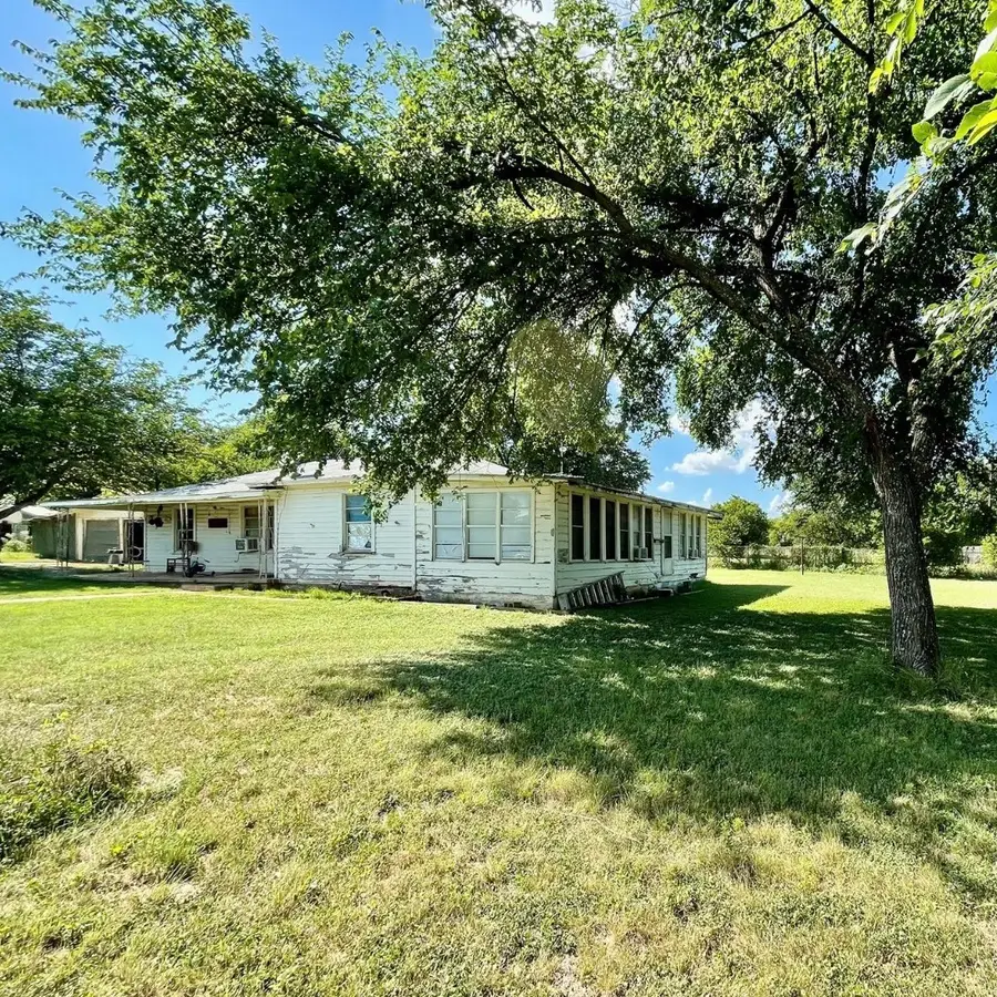 514 W Roosevelt Avenue, Whitney, TX 76692 - #2