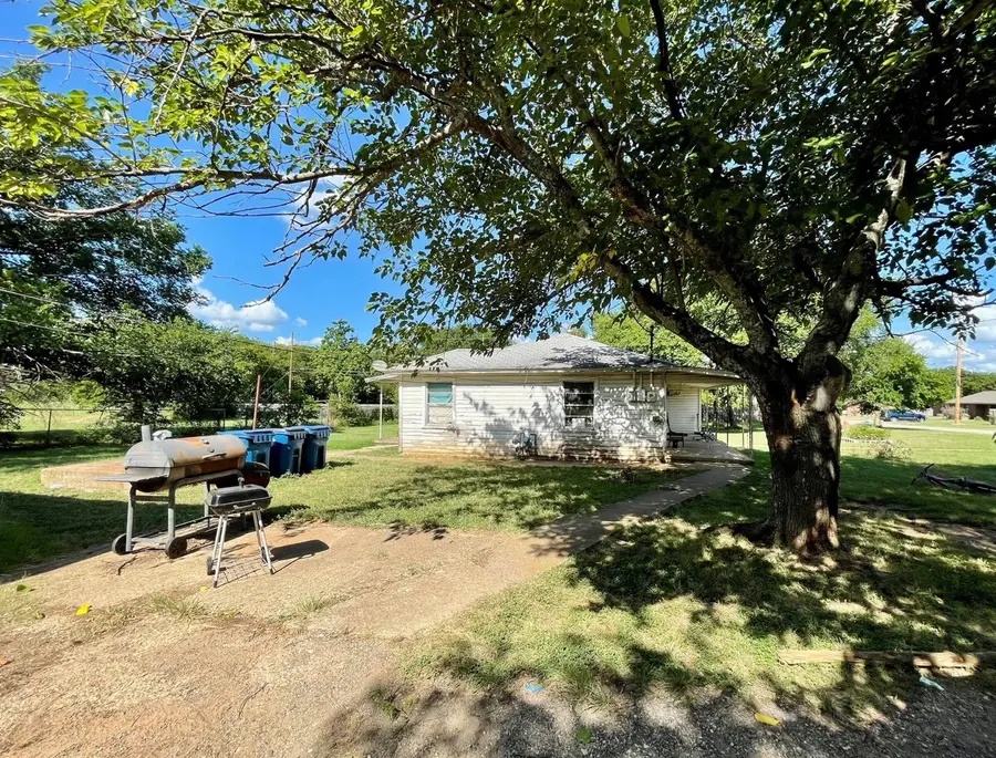 514 W Roosevelt Avenue, Whitney, TX 76692 - #3