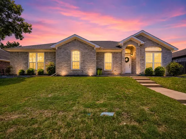 432 Dove Lane, Fort Worth, TX 76108