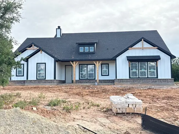 165 Oak Grove Way, Springtown, TX 76082