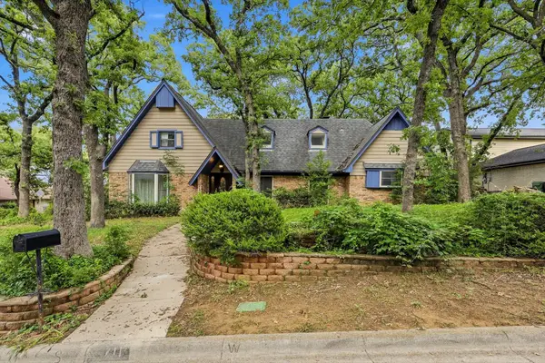 711 Tanglewood Lane, Arlington, TX 76012