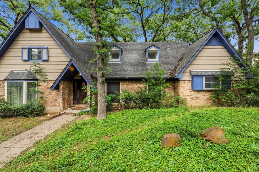 711 Tanglewood Lane, Arlington, TX 76012 - #2