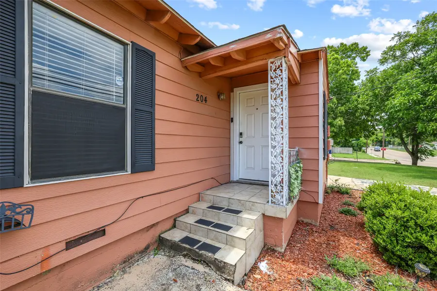 204 E Avenue D, Garland, TX 75040 - #2