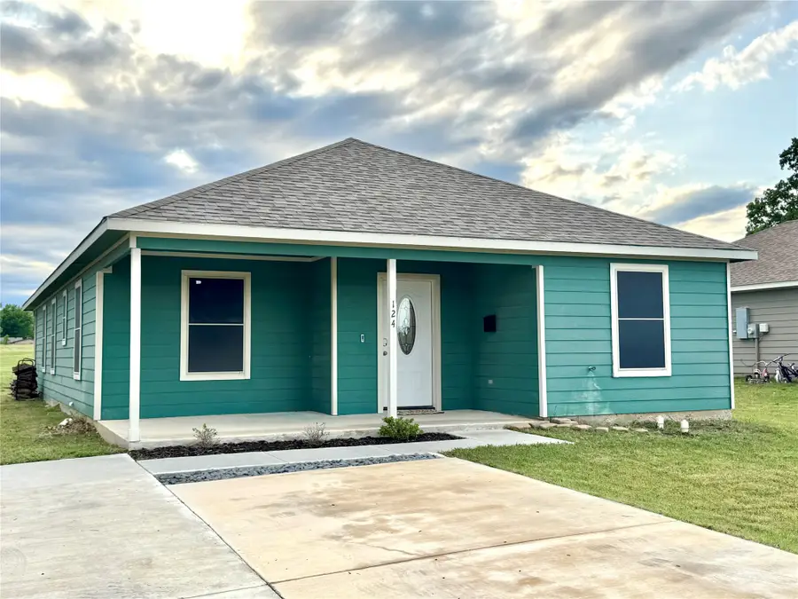 124 Oakwood Street, Chico, TX 76431 - #3