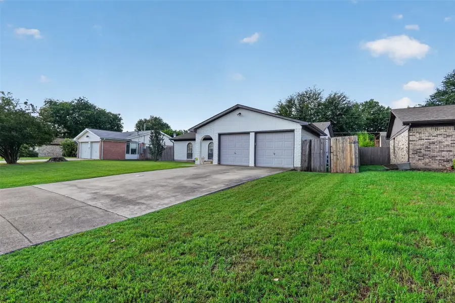 1212 Manning Street, Benbrook, TX 76126 - #2