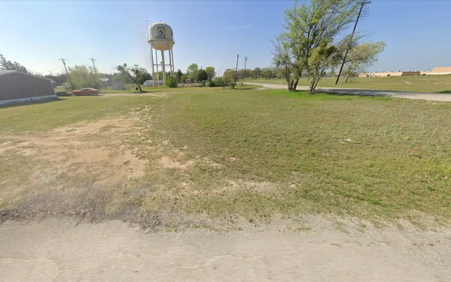 1005 W Granada Drive, Chico, TX 76431 - #2